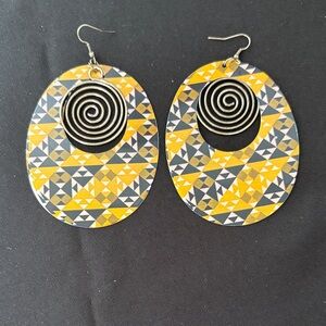 Vintage Geometric Yellow and Black Earrings